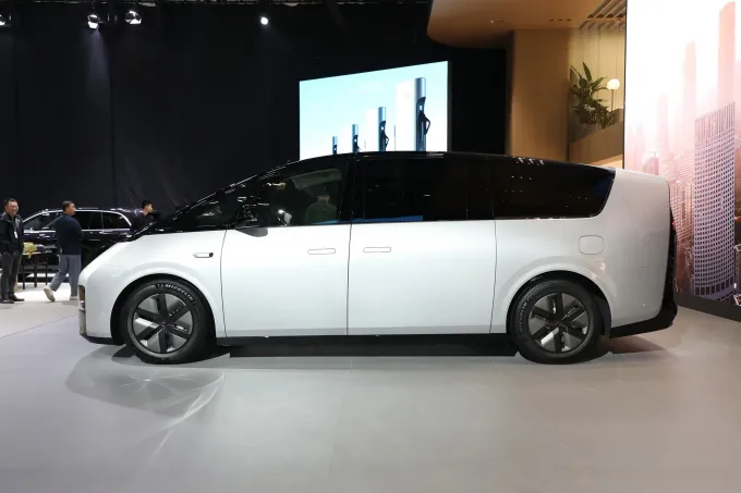 2023 Lixiang Mega MPV EV Araç Saf Elektrik 544hp 4wd 200 mil Ön Tekerlek Sürüşü 2