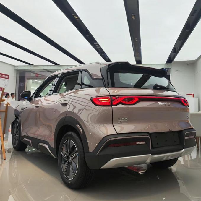 Elektrikli araba 2025 BYD Yuan yukarı Elektrikli araba 401 km menzile sahip Tam elektrikli 4